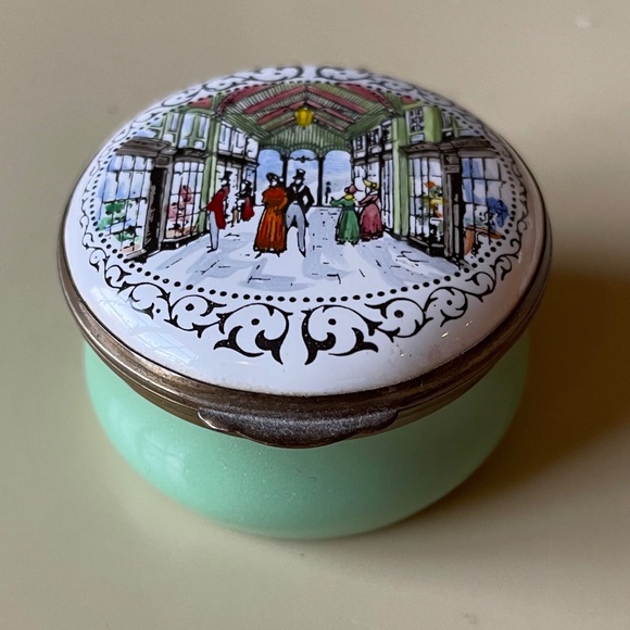 Crummles & Co. Other - Crummles & Co. Enamel Pill/Snuff Box - Zelli, Burlington Arcade, London